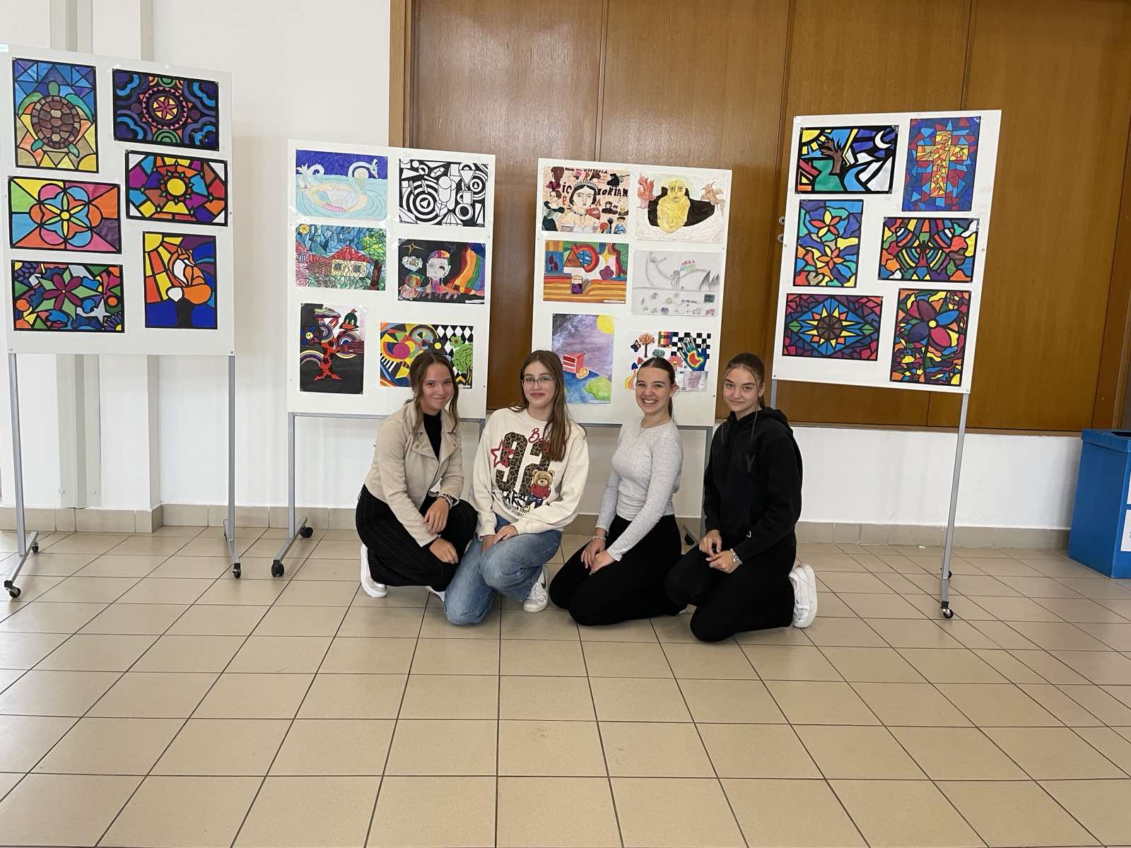 Ученици који су уредили паное